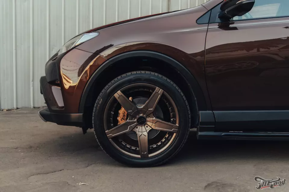 Предпродажная подготовка Toyota RAV4 в отделе детейлинга